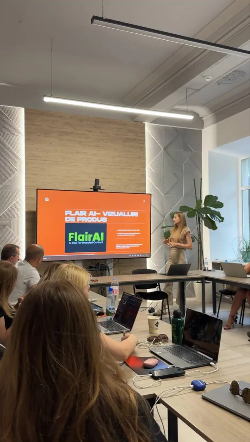 Diana Tatar prezentând un workshop despre vizualuri generate cu AI