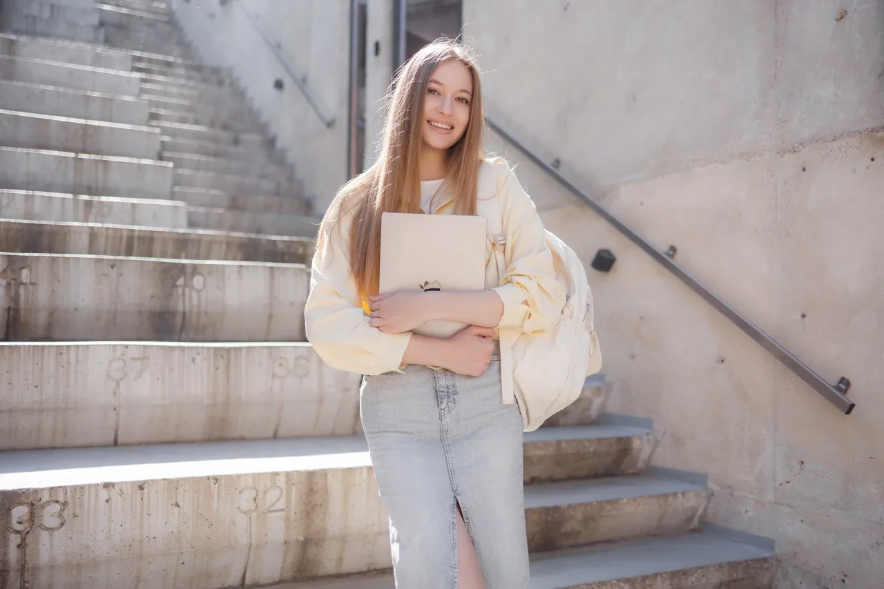 Diana Tatar, designer grafic și AI content creator din Chișinău